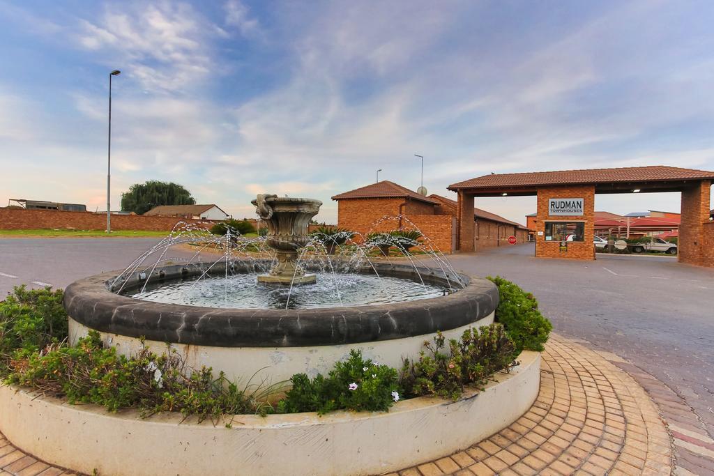 Rudman Townhouses - Family Apartment Boksburg Exterior foto